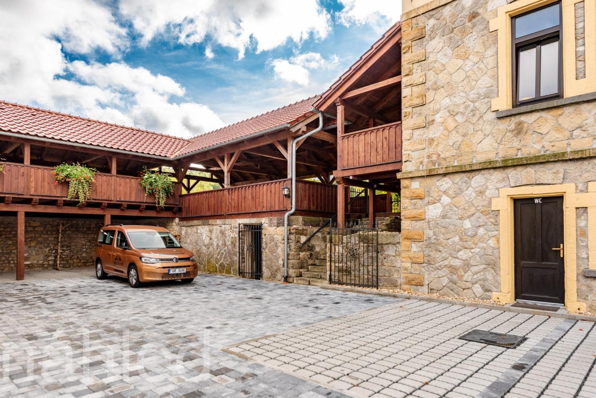 Hotel Svycarsky Dum Sneznik Екстер'єр фото