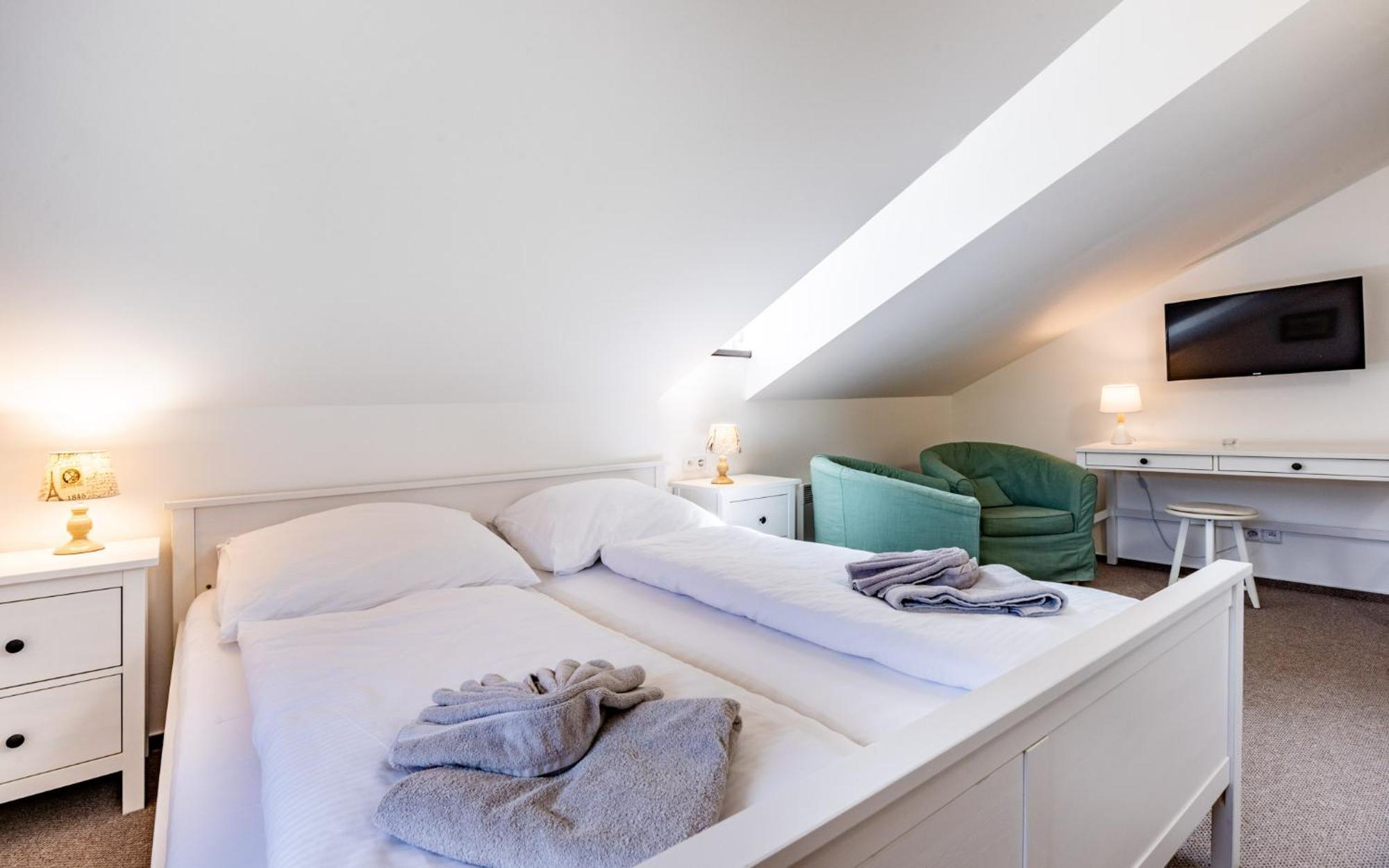 Hotel Svycarsky Dum Sneznik Номер фото